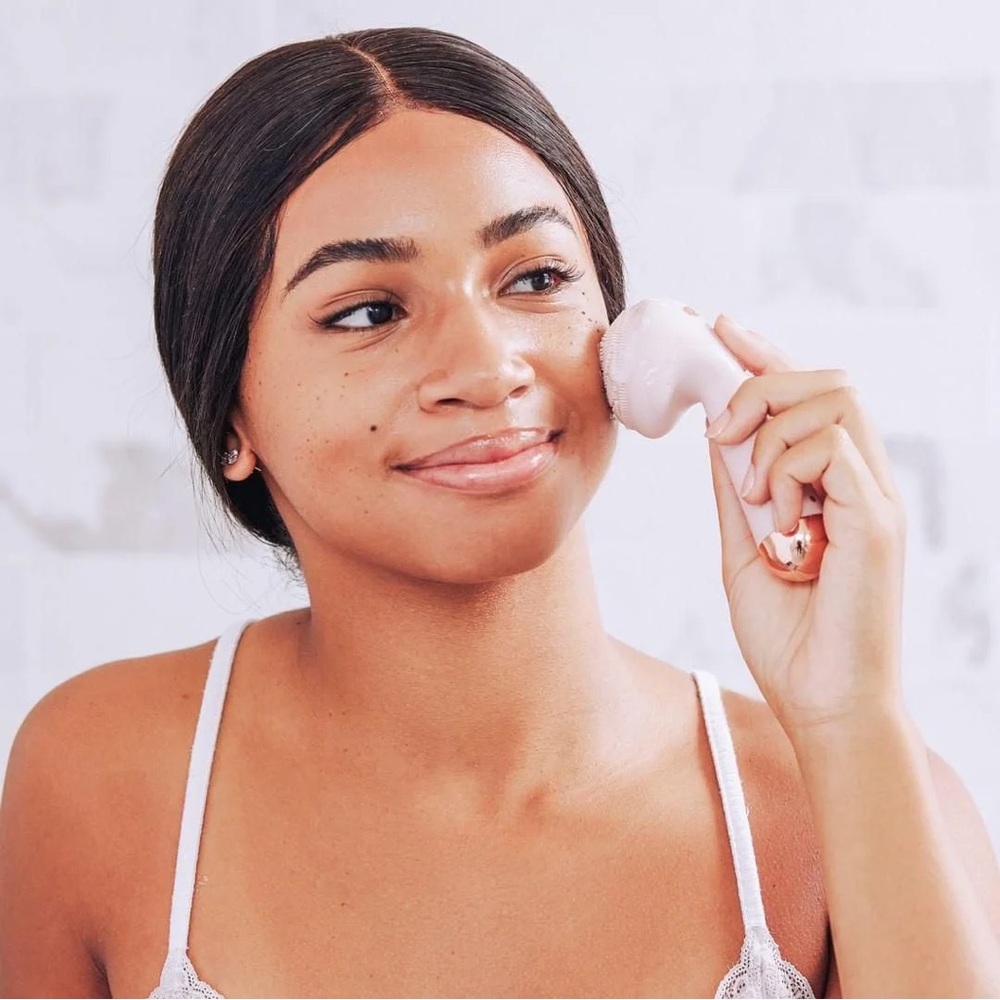 BNIB Facial Cleansing Brush - Pink